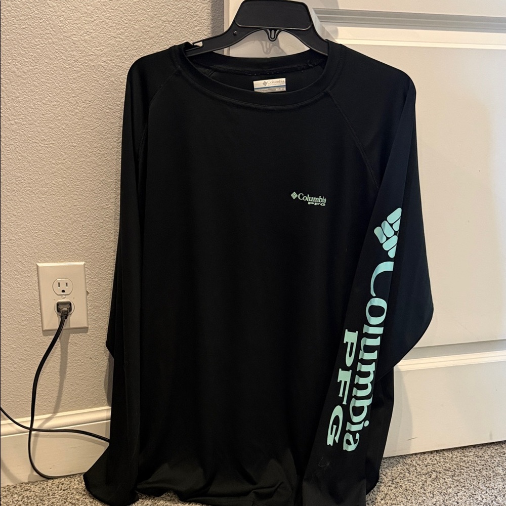 Columbia Black and Green Long Sleeve Shirt